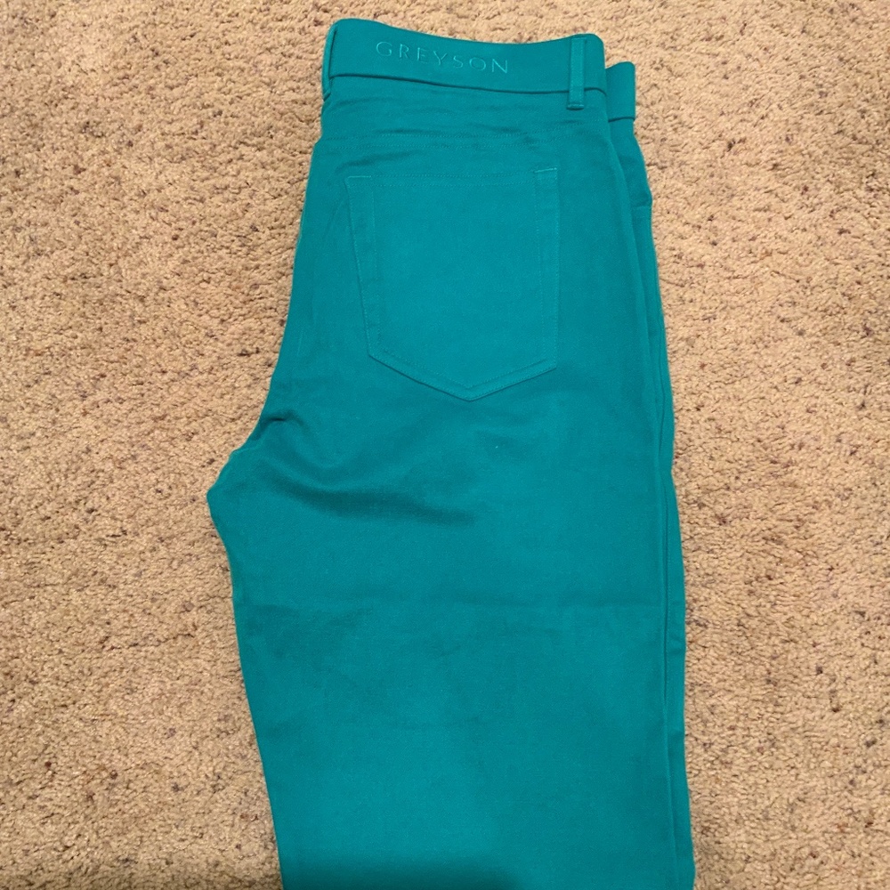 Greyson 5 Pocket Trouser. Size 30/32. Color green.
